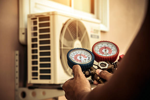 Professional Hvac technician working in Stanford, IL